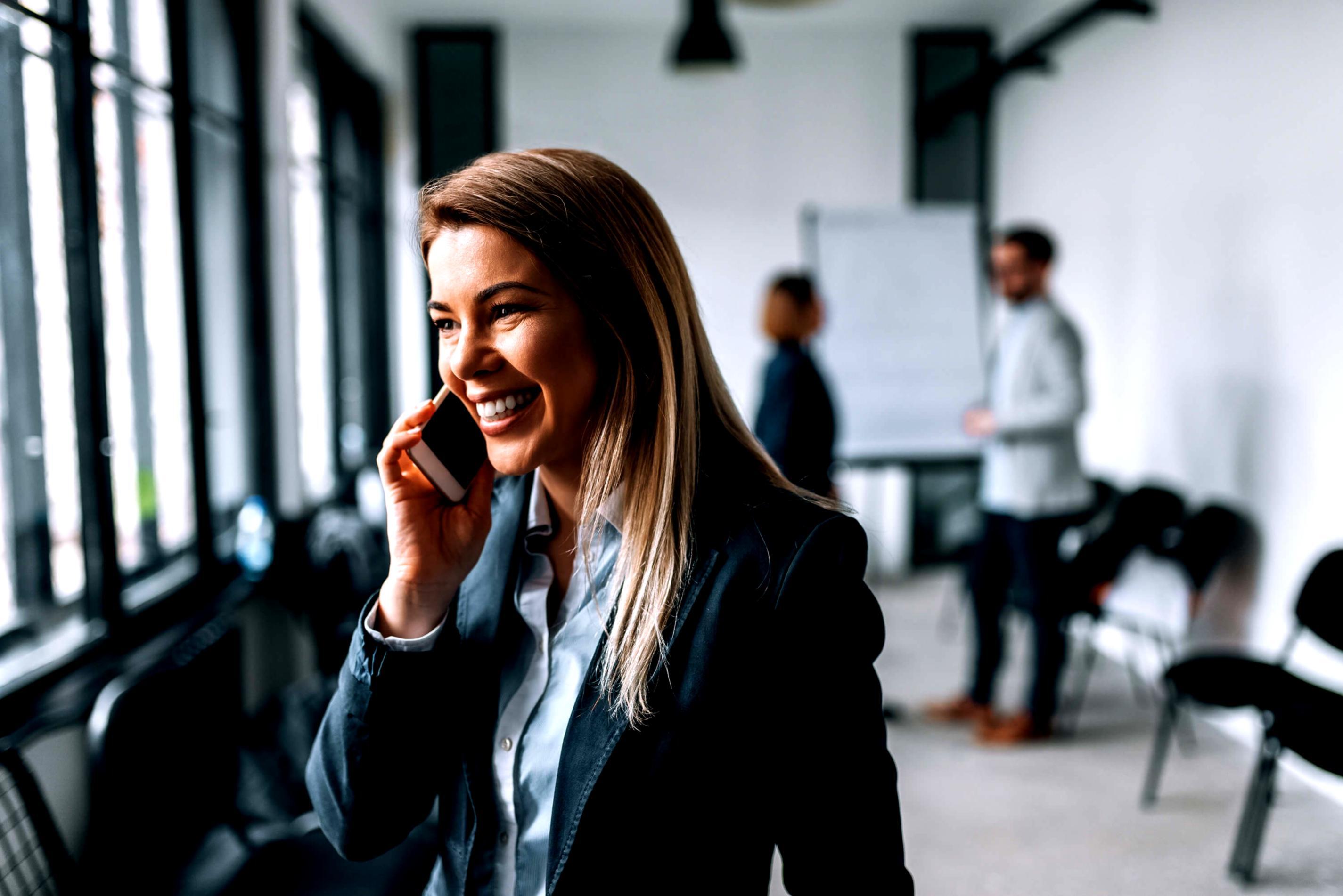 Instructor conducting live online SEO workshop with screen sharing